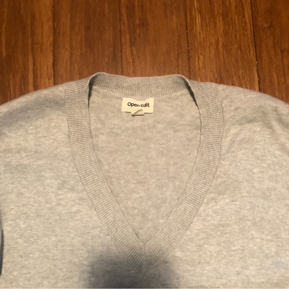 FREE WITH PURCHASE Open Edit grey v-neck sweater size xxsmall - Picture 3 of 4